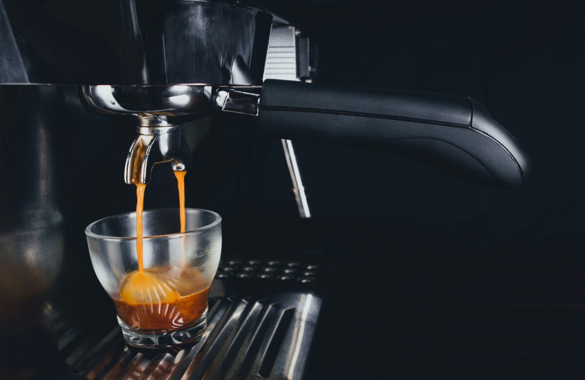 8 Best Portable Espresso Makers for Rich And Creamy Shots On the Go