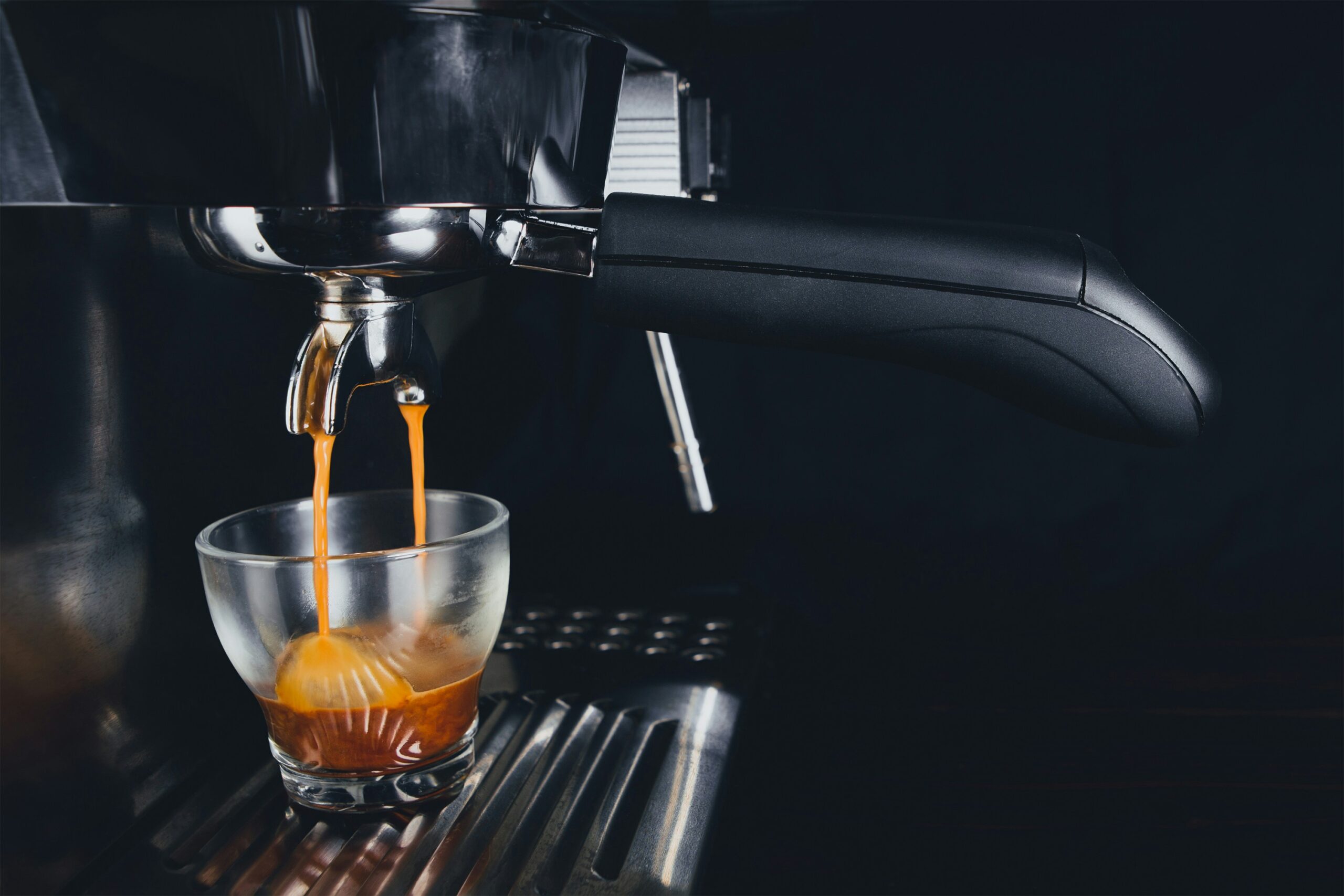 8 Best Portable Espresso Makers for Rich And Creamy Shots On the Go